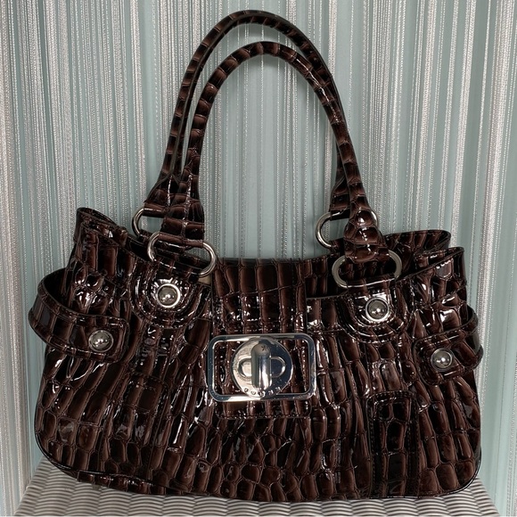 Brown Patent Guess Bag and Wallet Set - Picture 3 of 17